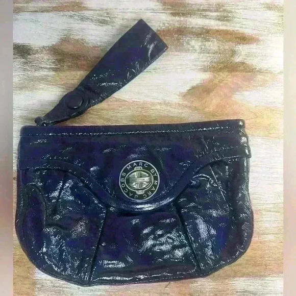 Marc by Marc Jacobs Navy Blue Patent Leather Wristlet - Picture 1 of 12